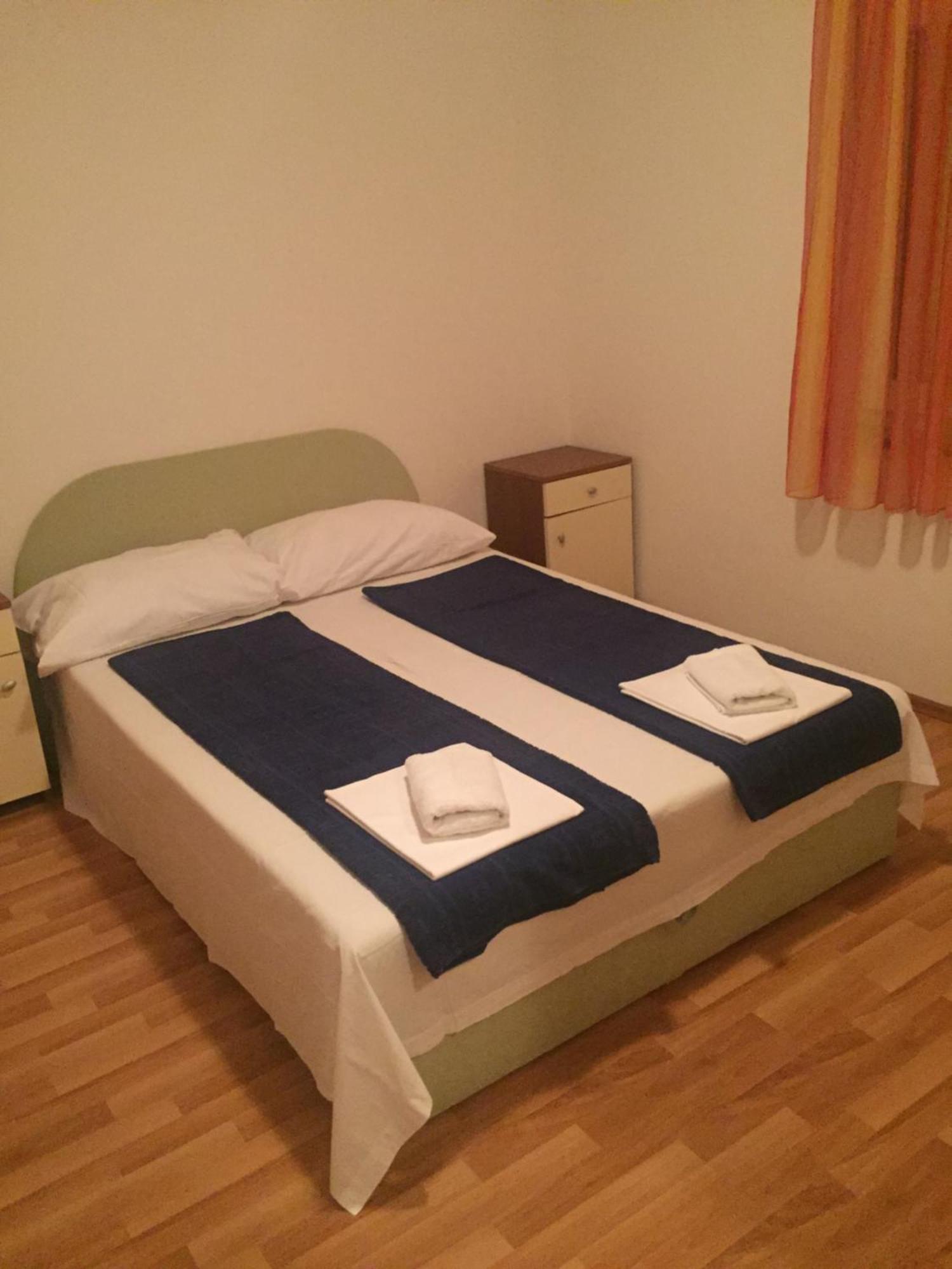 Apartments Vidovic Povljana Kamer foto