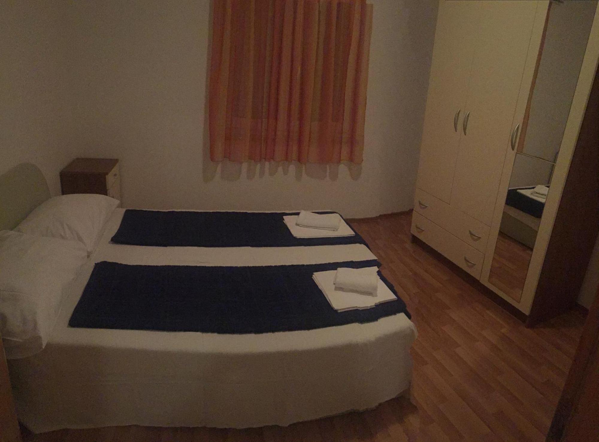 Apartments Vidovic Povljana Kamer foto